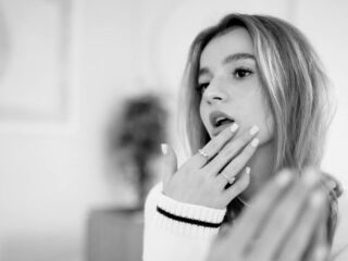 nude webcamgirl StaceeyBrown