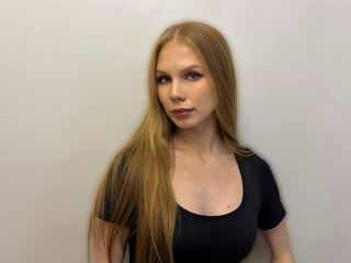cam girl playing with sextoy SusieAlvia