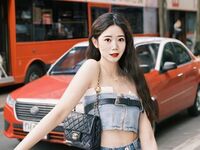 nude webcamgirl YiyiChen