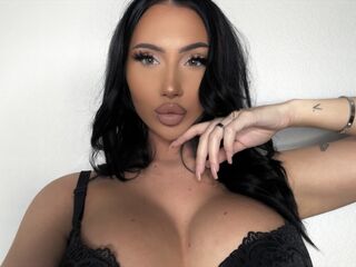 camgirl showing tits qsstess